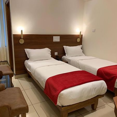 Hotel Jesta Residency Hassan Esterno foto