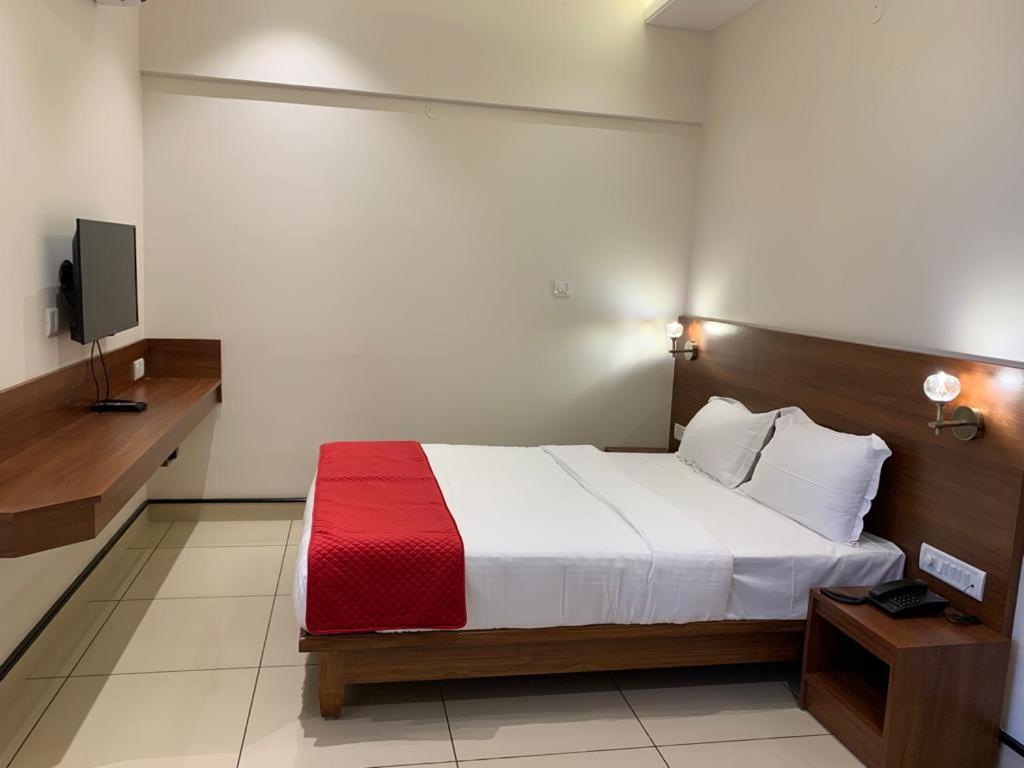 Hotel Jesta Residency Hassan Esterno foto